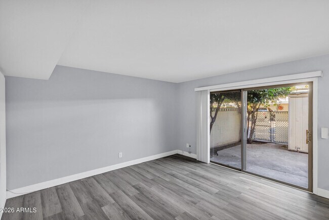 Building Photo - 14 E Hermosa Dr