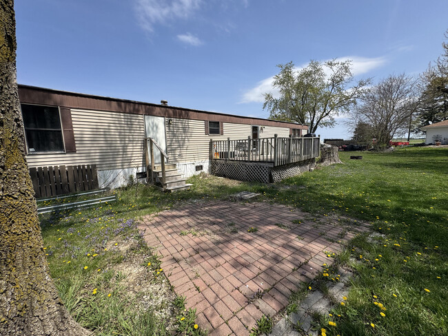 Building Photo - 25402 LaGrange Rd