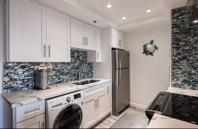 Building Photo - The beach home you have been dreaming of! ...