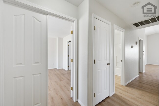 Building Photo - 4Bed + OFFICE + LOFT in Peoria! Ready for Immediate Move-In! -- FULLY REMODELED!