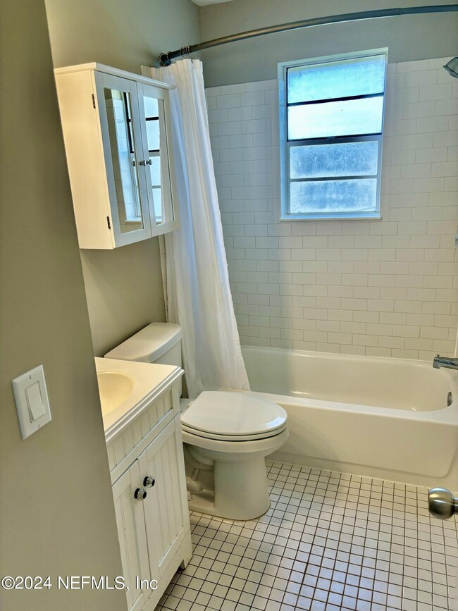 Building Photo - 509 Sunset Dr