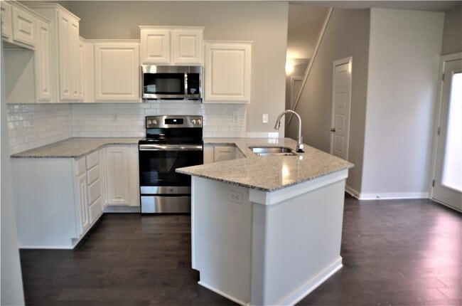 Building Photo - 3912 SW Peachwood Dr