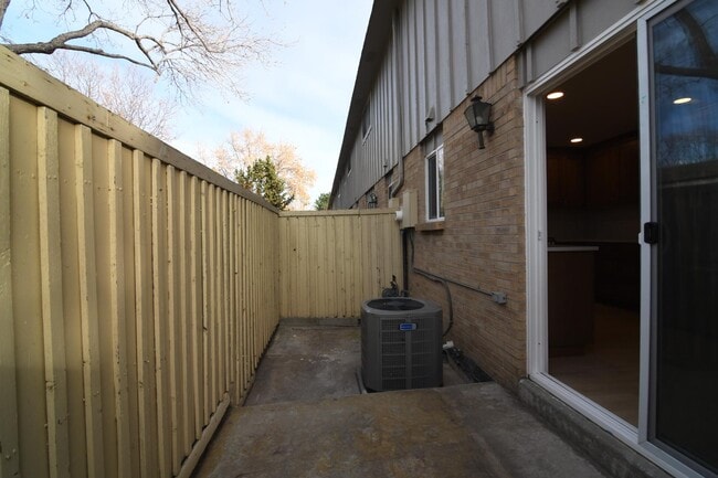 Building Photo - 5004 E Hinsdale Pl