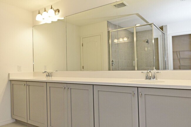 Building Photo - 720 Benoi Dr