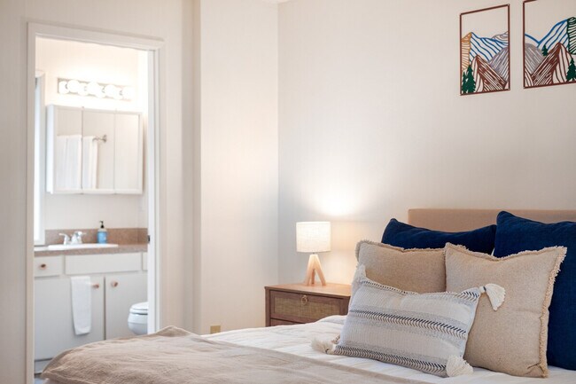 Building Photo - 6630 SW Capitol Hwy