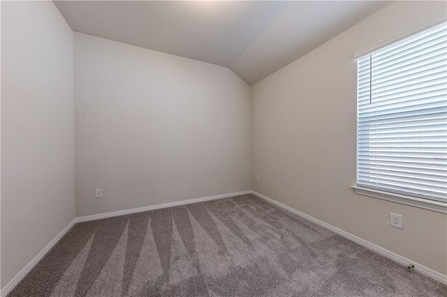 Building Photo - 13905 Heartland Dr
