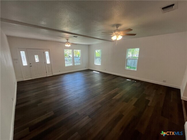 Building Photo - 115 Hickman St