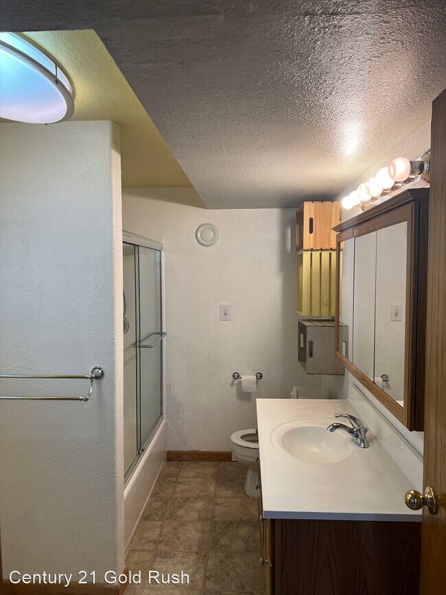 Building Photo - 4 br, 2 bath House - 2500 Mission Road