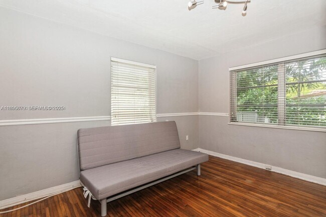 Building Photo - 1225 Tangier St