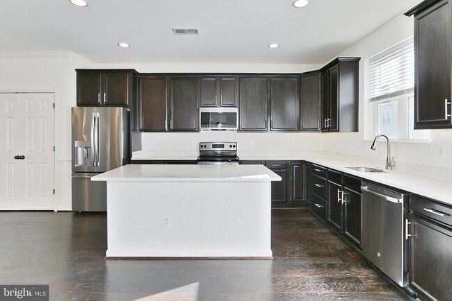 Building Photo - 210 Apsley Terrace