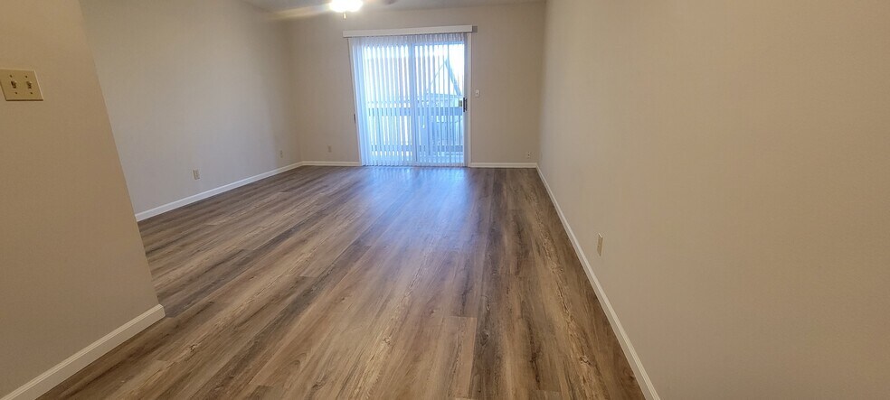 Building Photo - 2080 NW Hickory Ln