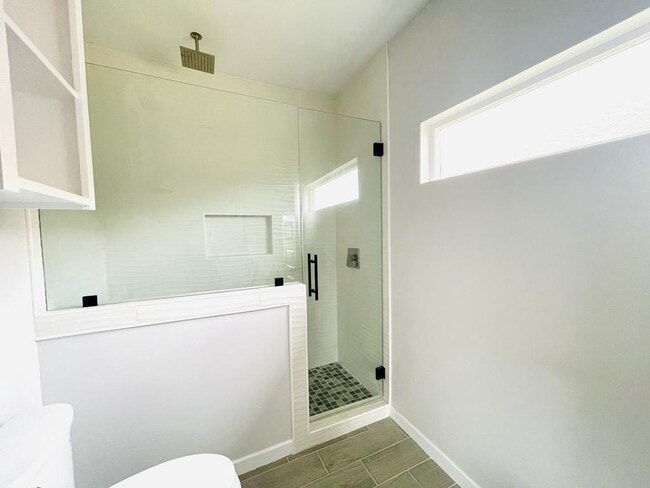 Building Photo - 2302 San Pascual St