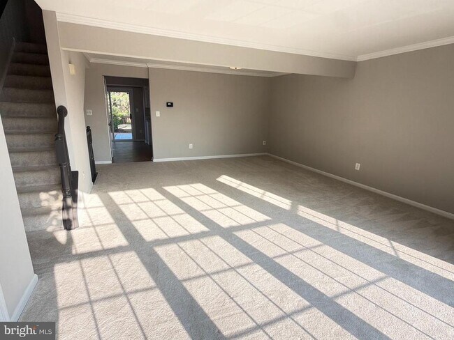Building Photo - 9253 Jessica Dr