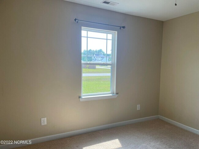 Building Photo - 233 Breakwater Dr
