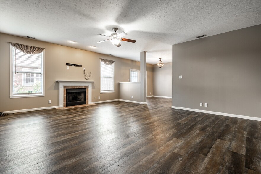 Building Photo - 8342 Stark Dr