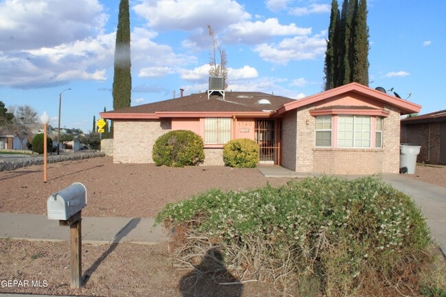 Primary Photo - 1740 Sammy Davis Pl