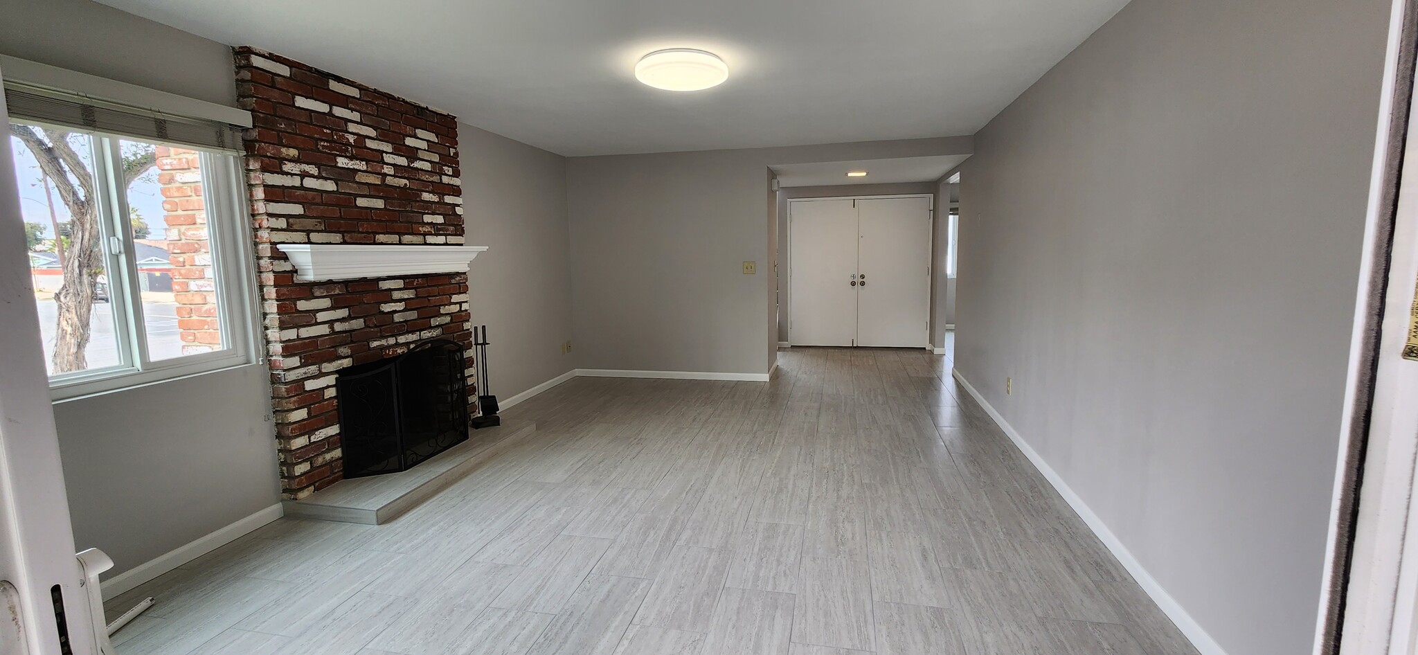 Living room 18'x 14' - 1100 Opal St