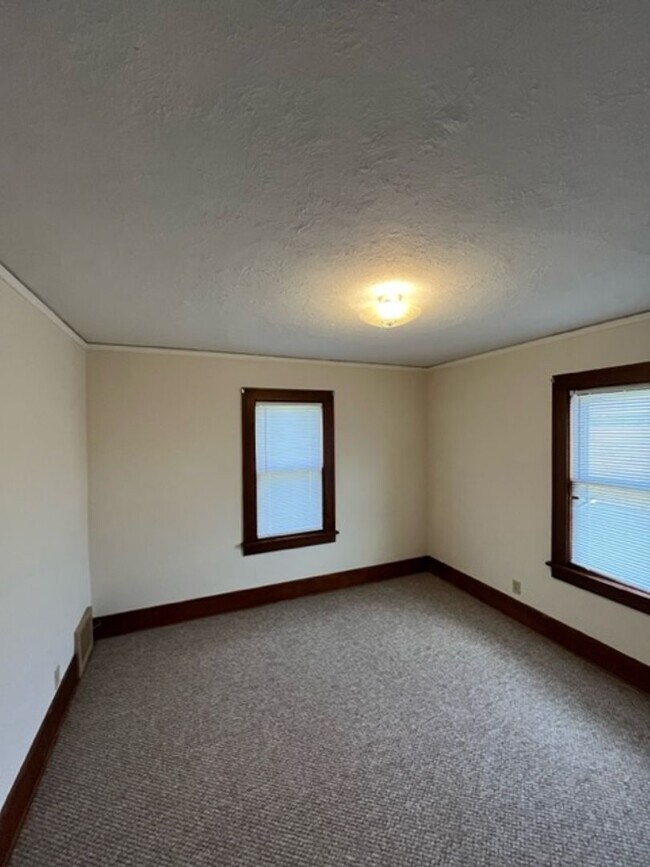 Building Photo - 3908 W Mineral Point Rd