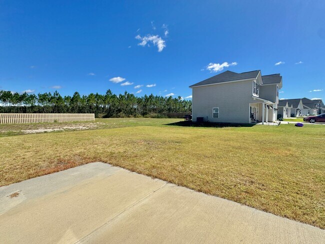Building Photo - MOVE-IN READY! (Pet Friendly)