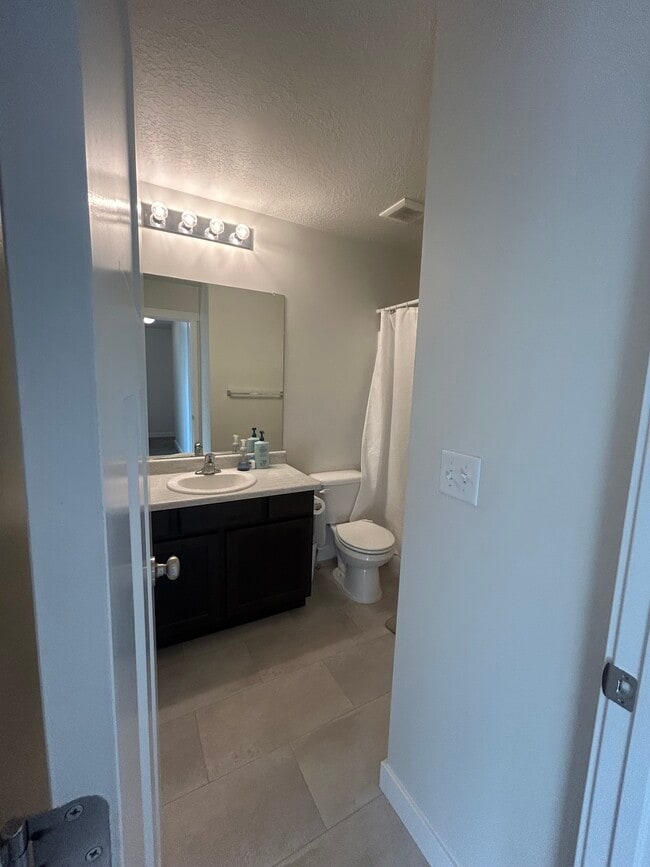 Building Photo - 1046 360 S