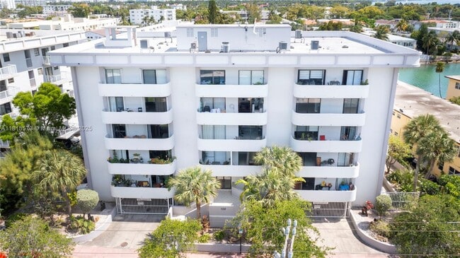 Building Photo - 130 S Shore Dr