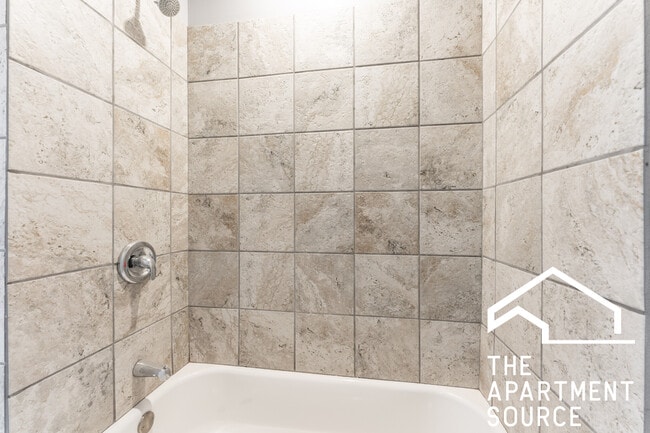 Building Photo - 5662 N Ridge Ave