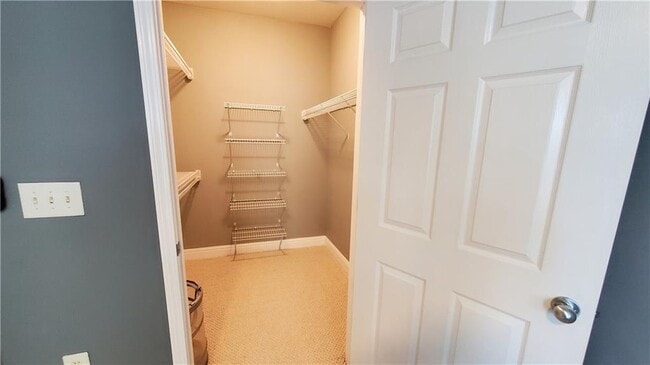 Building Photo - 1307 Stratford Commons