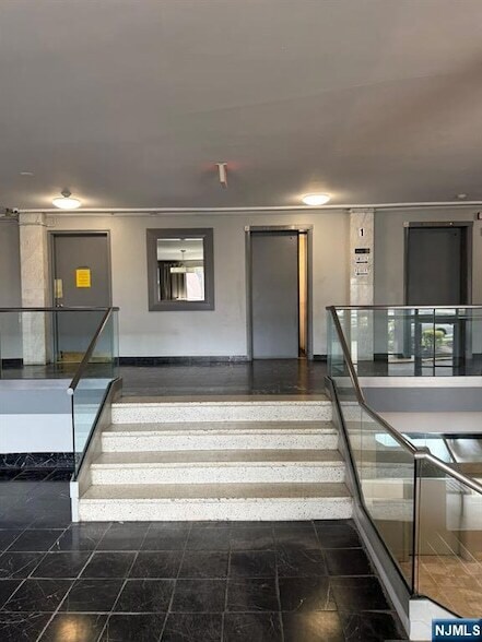 Building Photo - 39 E 39th St