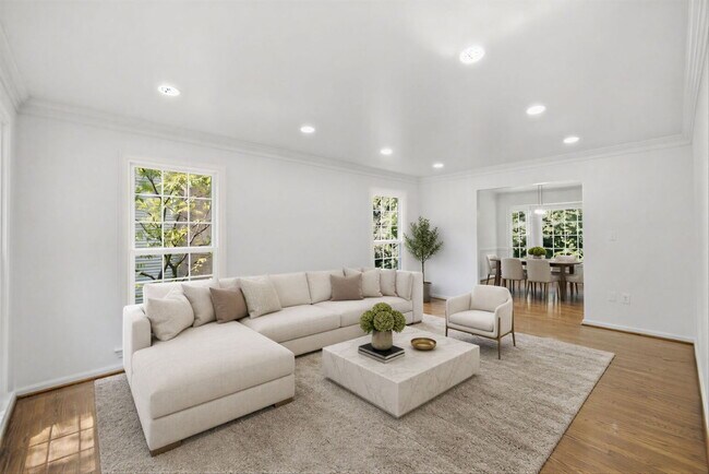 Building Photo - Spacious 5-Bedroom Colonial with Walk-Out Basement in Sought-After Stonebridge
