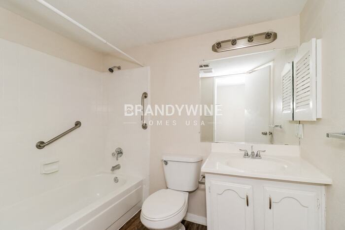Building Photo - 802 Edgemont Dr