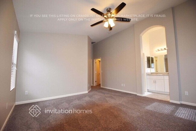 Building Photo - 16005 W Latham St