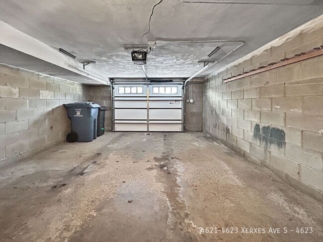 Building Photo - 2br 1ba 1cg ~ Security Deposit Free Altern...