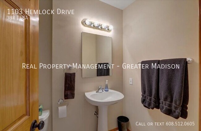 Building Photo - 1103 Hemlock Dr