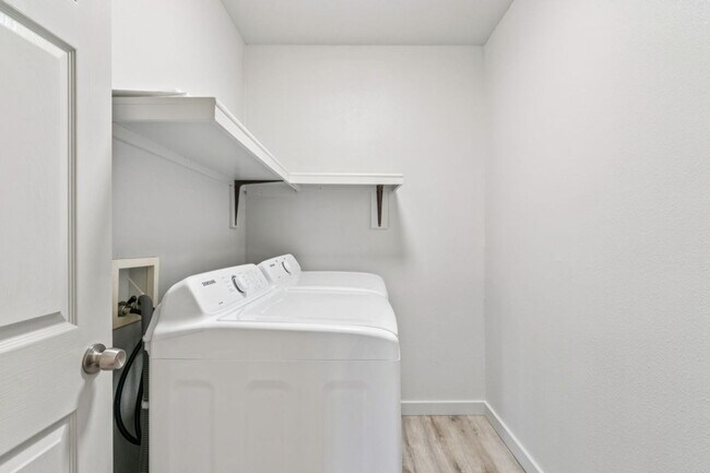 Building Photo - Home for rent with large backyard! 2306 Plum St