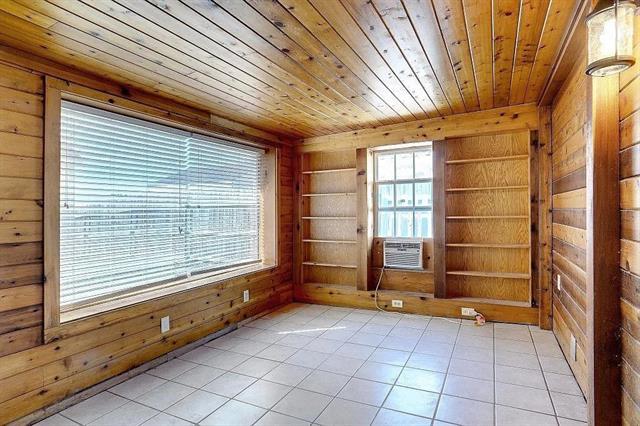 Building Photo - 1400 Paintbrush St