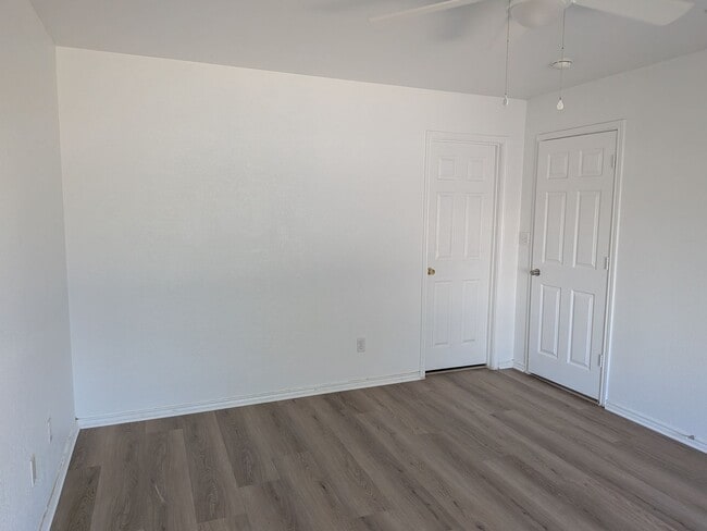 Building Photo - Fresh and Clean in New Braunfels!!