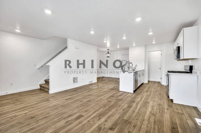 Building Photo - 880 N Herman Dr