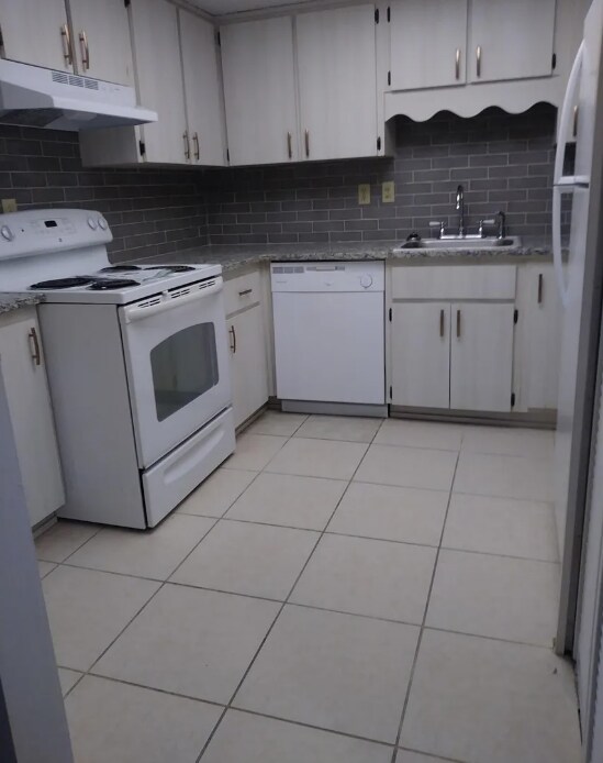 Building Photo - 510 Fairways Cir