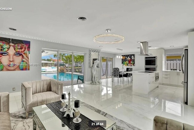 Building Photo - 2321 SE 15th St