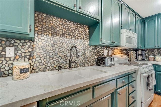 Building Photo - 513 W Victoria Ct