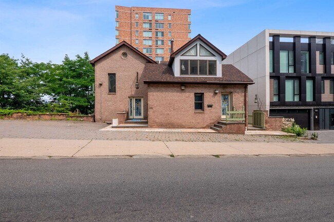 Building Photo - 228 GEORGE Rd