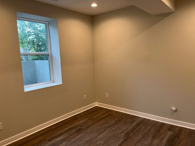 Building Photo - 4 Bed 3.5 Bath Townhome for Rent