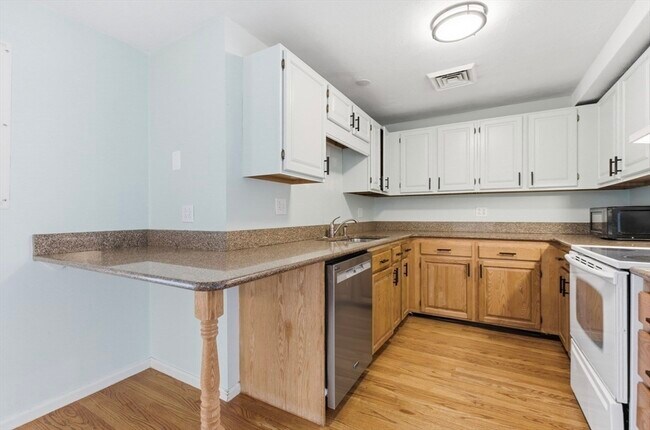 Building Photo - 39 Parlin St