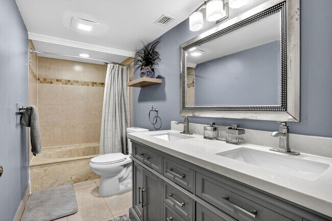 Building Photo - 2202 S Cypress Bend Dr