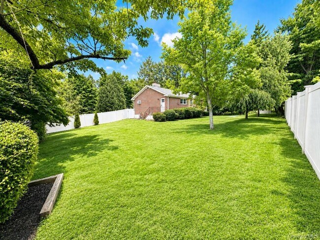 Building Photo - 707 Croton Falls Rd
