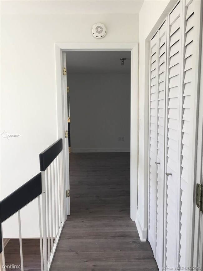 Building Photo - 2 br, 2.5 bath  - Brickell Forest Condo