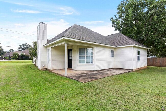 Building Photo - 308 Peach Blossom Rd