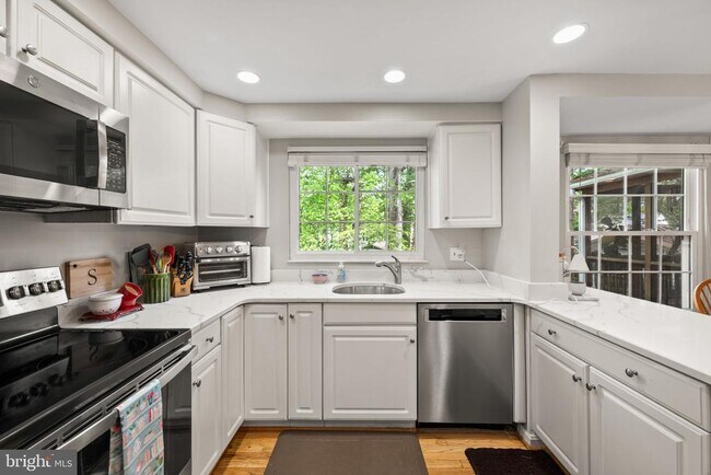 Building Photo - 10906 Carters Oak Way