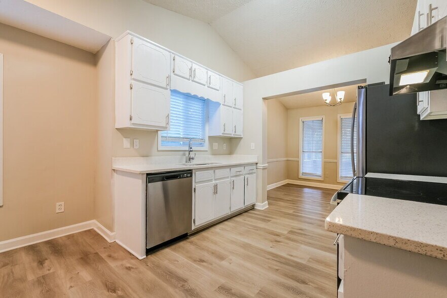 Building Photo - 5815 Mistyview Dr