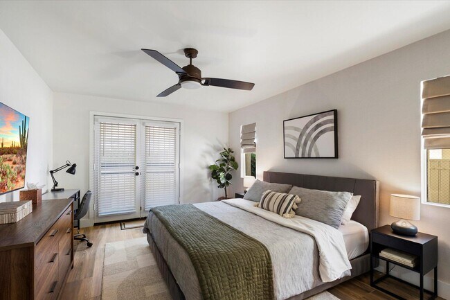 Building Photo - 1820 E Morten Ave